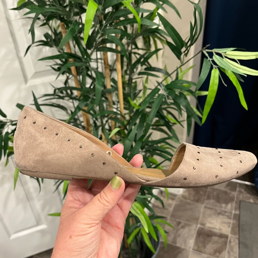 Seychelles brand taupe flat with rhinestone detail - Picture 7 of 16